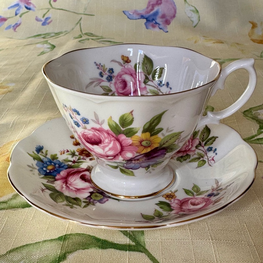 Royal Albert Bone China Cabbage Rose floral bouquet Teacup & Saucer Set
